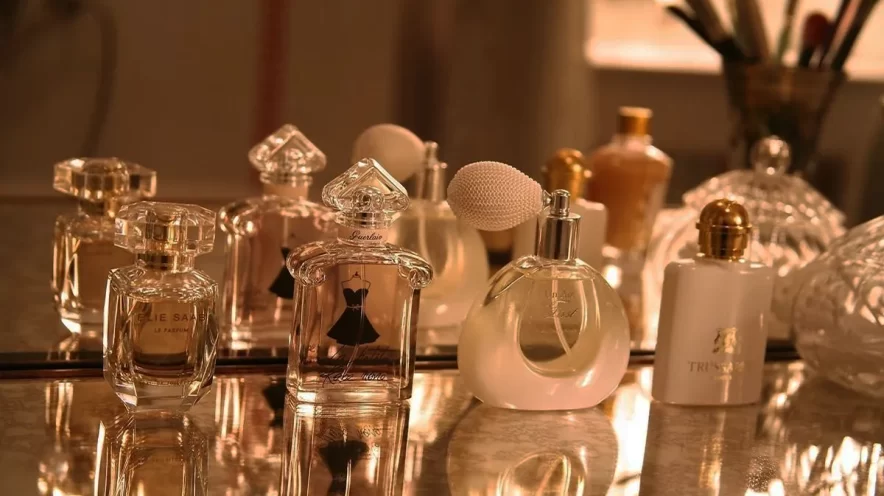 آیا ترکیب چند عطر با هم توصیه میشود؟